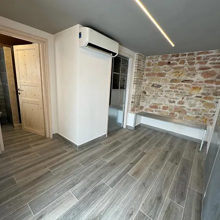 Al Piano 1 Apartment